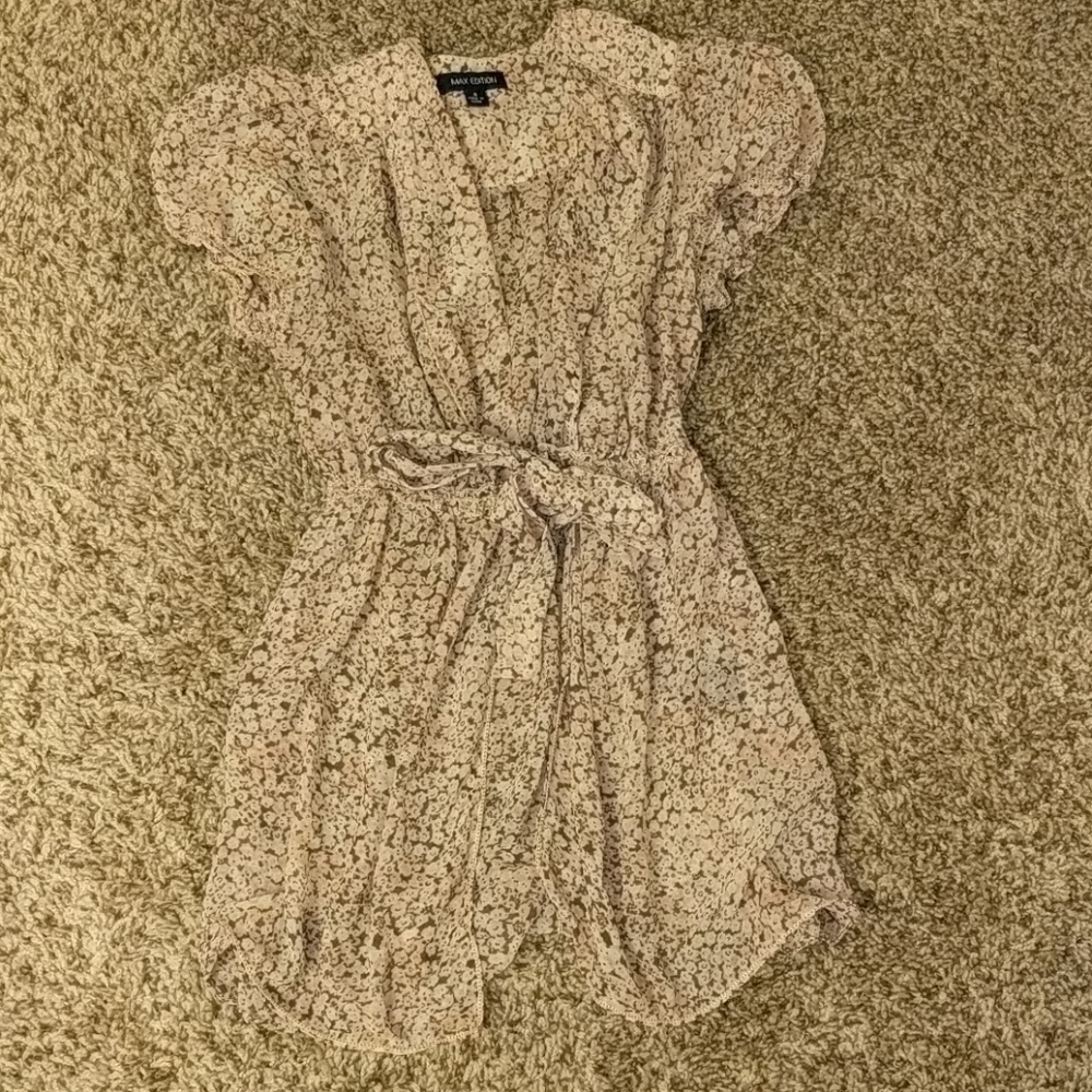 Short sleeved light pink flowery blouse